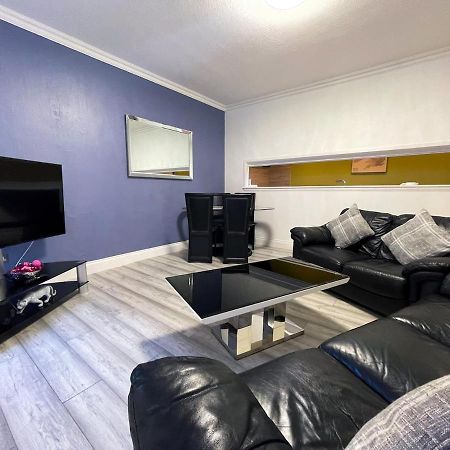Recently Refurbished Two Bedroom Apartment, Central Location! Glasgow Exterior photo