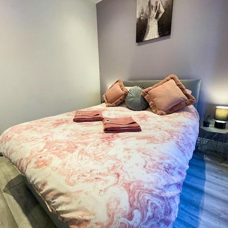 Recently Refurbished Two Bedroom Apartment, Central Location! Glasgow Exterior photo