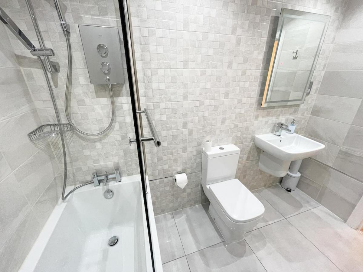 Recently Refurbished Two Bedroom Apartment, Central Location! Glasgow Exterior photo