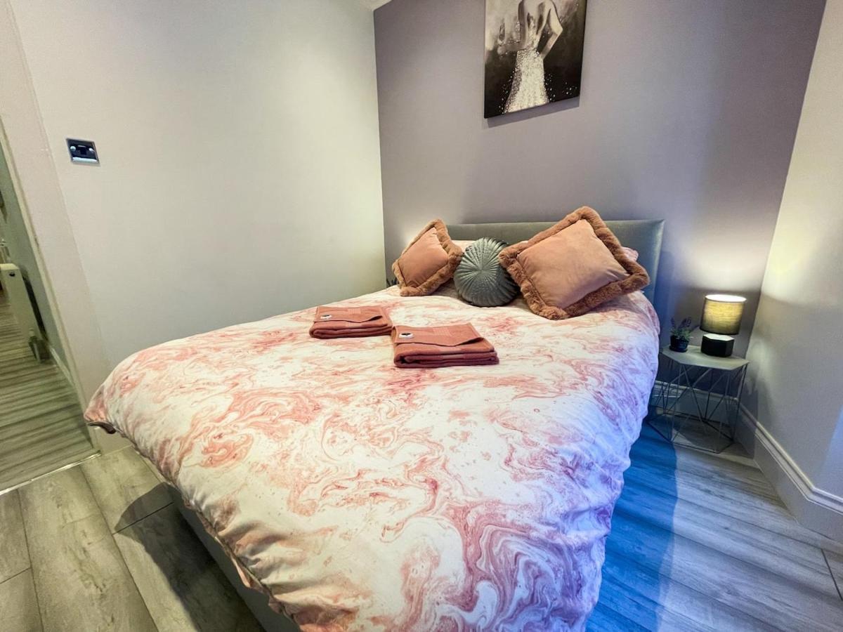 Recently Refurbished Two Bedroom Apartment, Central Location! Glasgow Exterior photo