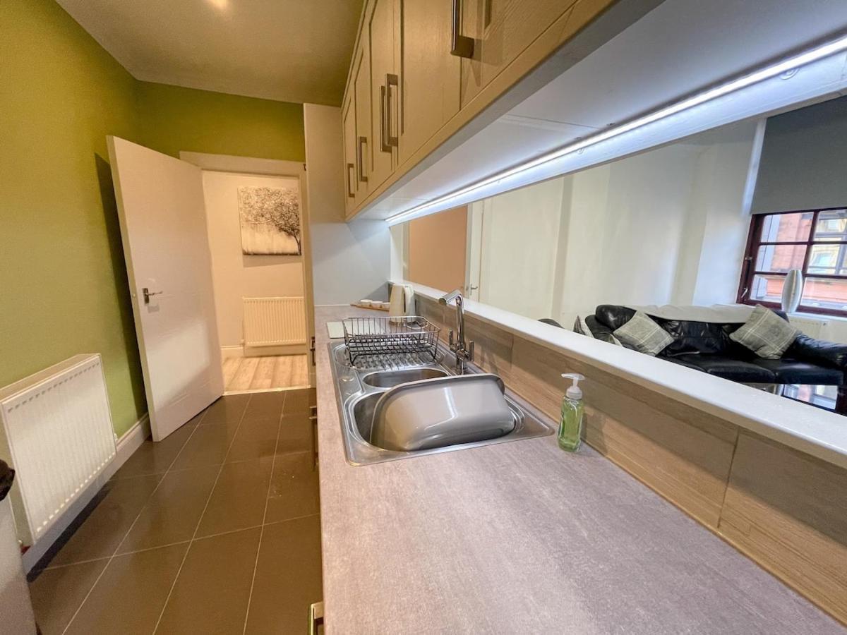 Recently Refurbished Two Bedroom Apartment, Central Location! Glasgow Exterior photo