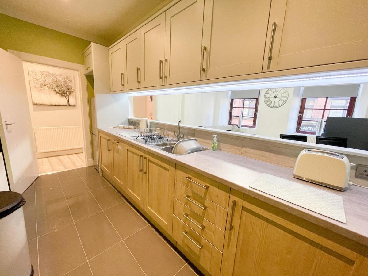 Recently Refurbished Two Bedroom Apartment, Central Location! Glasgow Exterior photo